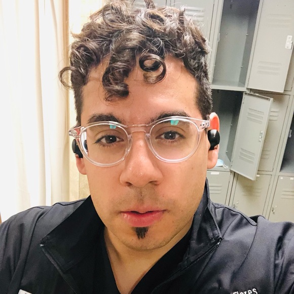 Meet your Posher, Antonio - Picture 2 of 5